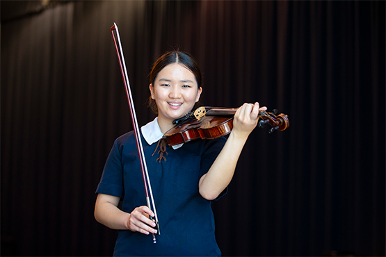 St Margaret's violinist_Brisbane girls school program for outstanding musicians